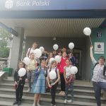 Edukacja finansowa w naszej szkole wyjazd uczniów na spotkanie w bankuu