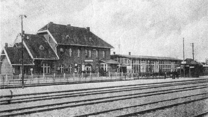 Historyczne zdjęcie dworca kolejowego